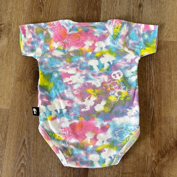 Boy Meets Girl Rainbow Tie Dye Care Bear Onesie Size: 9 months| Summer, Hippie - Picture 2 of 12